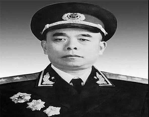 原创湖南岳阳名人:跟着毛主席宣读入党誓词的中将,周总理亲自表扬他