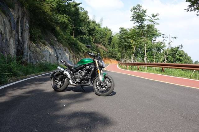 国产最大排量运动街车,贝纳利752s呆子测评