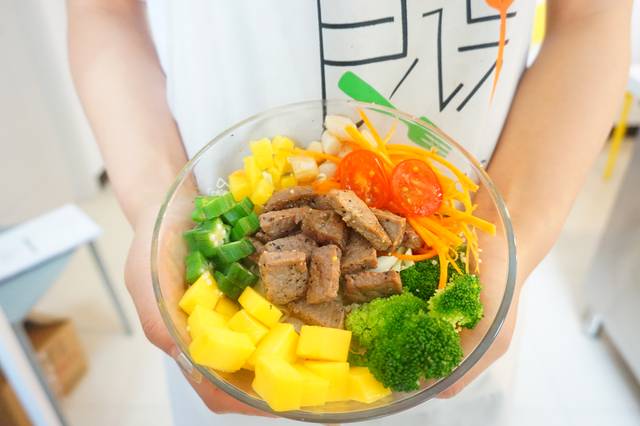 夏日必吃,网红波奇饭了解下~"芒果牛肉波奇饭"#美食