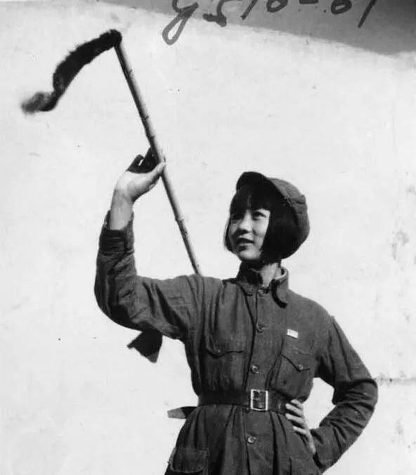 原创抗战时期八路军女战士,打仗训练学习生产样样精通,巾帼不让须眉