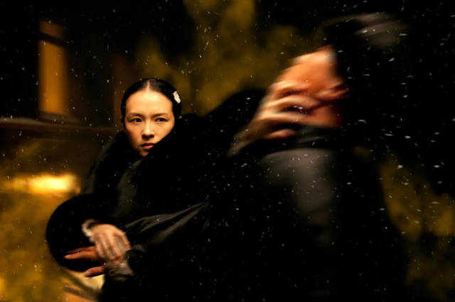 王家卫的电影总喜欢去讲时间,而《一代宗师》也有很多为角色拍合影的