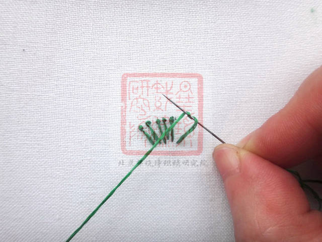 粒粒饱满见功夫,服饰常用针法——中国刺绣针法之打籽