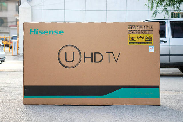 除hisense和uhdtv标识外,纸箱特意标明"前面"以方便搬运时保护屏幕.