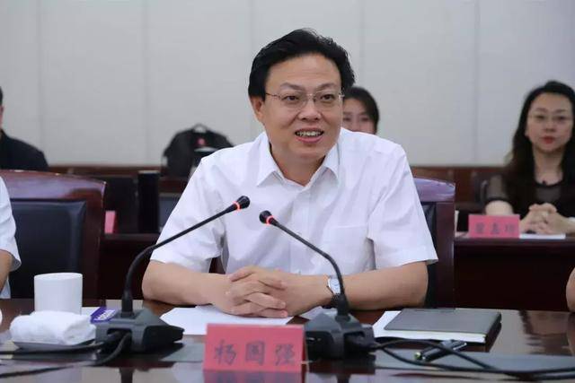 山东省政府副秘书长,山东援疆指挥部党委书记 总指挥杨国强致辞