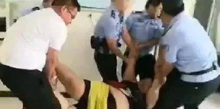 神吐槽:300斤女主播当街强吻七旬老大爷,这也算是性骚扰了吧?