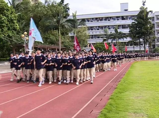 鹿寨中学交出喜人成绩单