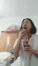 怎么回事?蕉岭微信群疯传女子误食蟑螂,拿起杀虫水狂往嘴里狂喷!