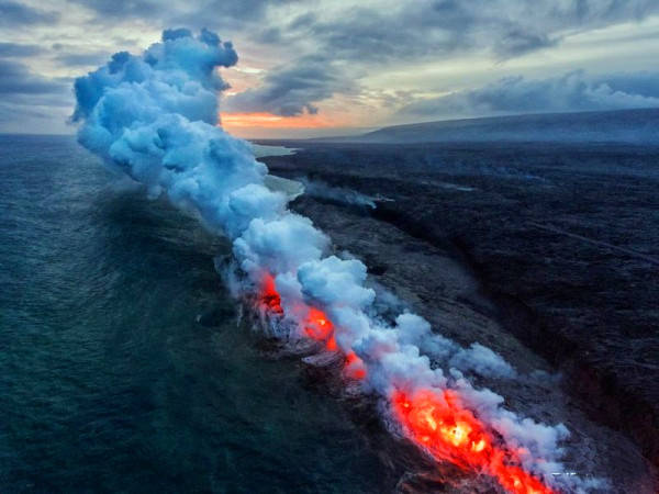 六,海中火山爆发,美得令人心碎.但破坏力也极其惊人.