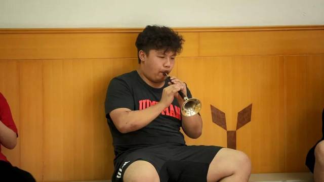 乐器流氓一夜爆红!杭州唢呐老师说:唢呐成网