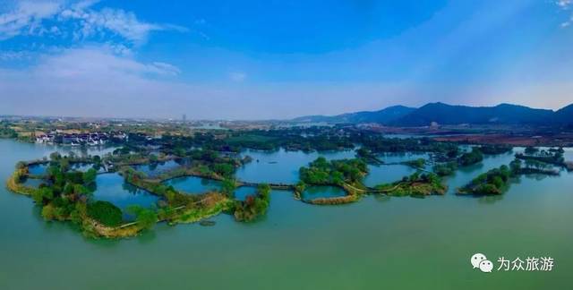 太湖龙之梦乐园的核心自然景观,"面朝太湖,三面环山,腹拥湿地","依山