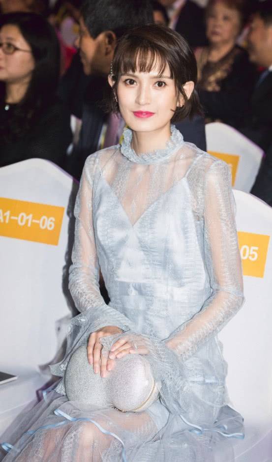 原创还记得《灵魂摆渡》的王小亚吗?今穿仙女裙亮相,30岁如少女