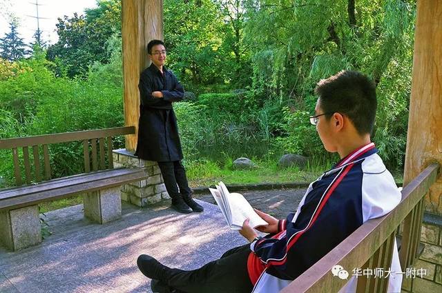 一场跨越时空的心灵对话,是什么赋予华师一学