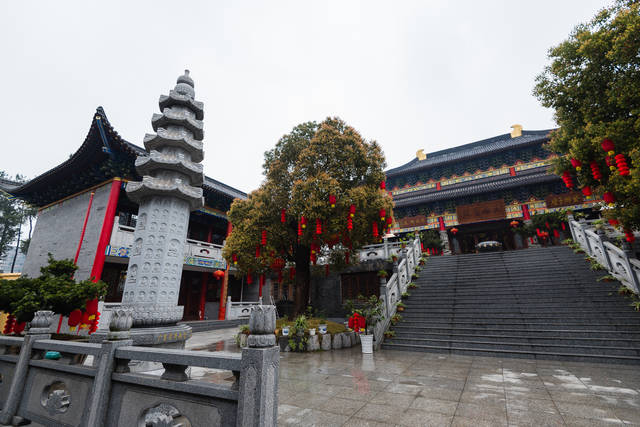 浙江永康古山,六年时间破败寺院变成一座清净庄严,香火兴旺佛教梵刹