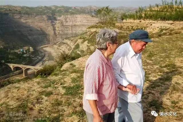 一抔黄土 一袋杂粮 一壶延河水--陕北人的刘