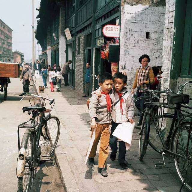 80年代的小朋友,有大把的时间玩耍