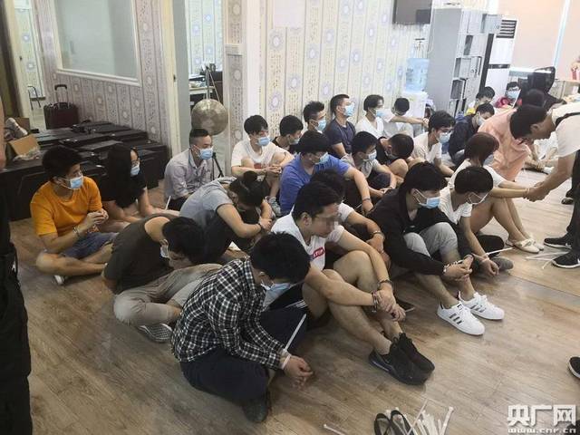 扮"大师"教炒股套路深 厦门警方捣毁诈骗窝点抓获34人