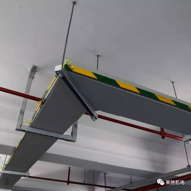 成排桥架,布置合理,共用支吊架采用c型钢 槽钢整体支架体系