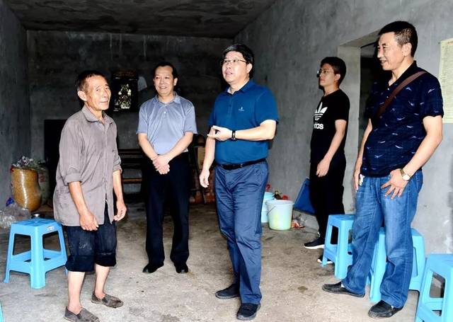 履职石诗龙深入广兴镇调研脱贫攻坚工作