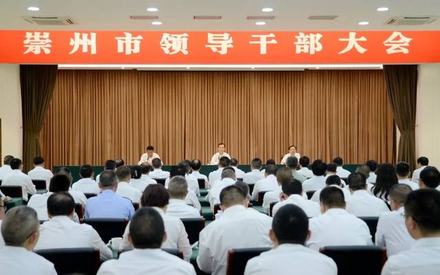 会上,成都市委组织部常务副部长徐云宣布省委和成都市委决定: 欧昭