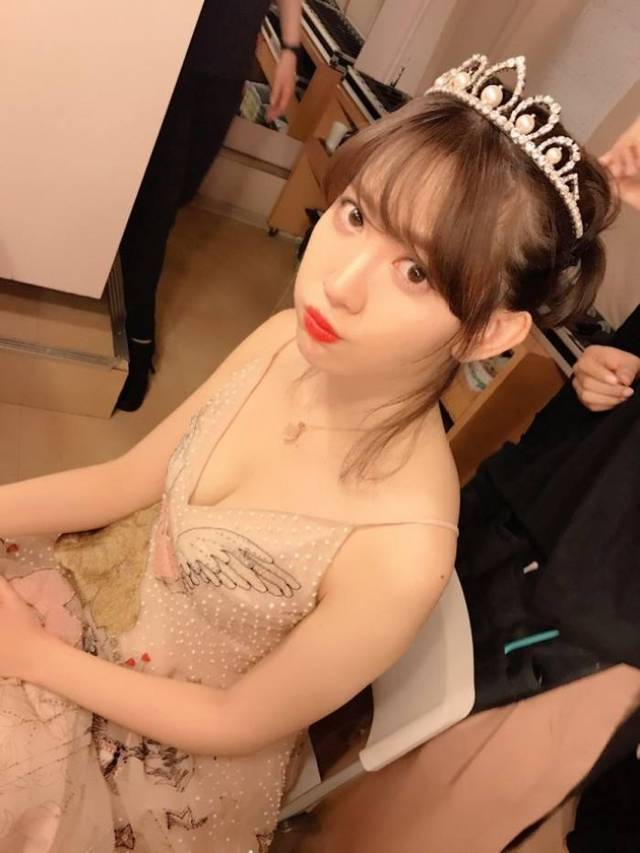 美女写真:宅男女神小嶋阳菜,性感身材惹人爱