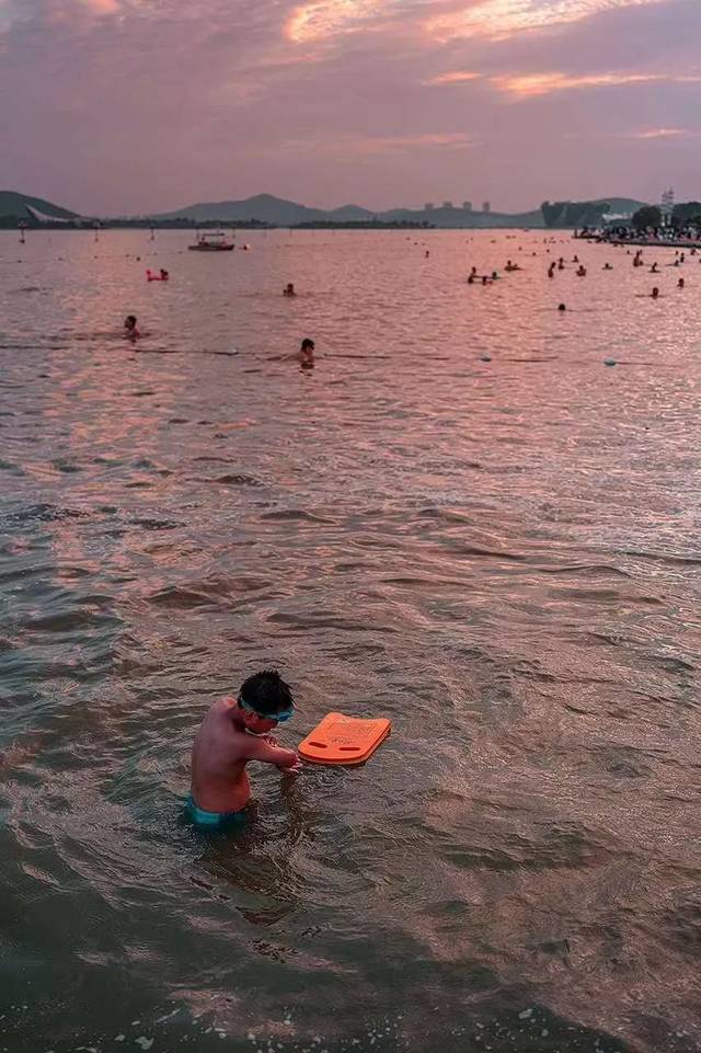 不靠海的徐州，从1992年开始，这里大概都有我们最幸福的夏日生活