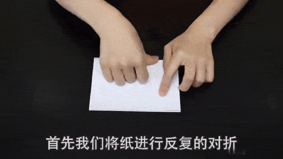 今天才知道,啤酒瓶盖上有个小机关,用手就能拧开,比开