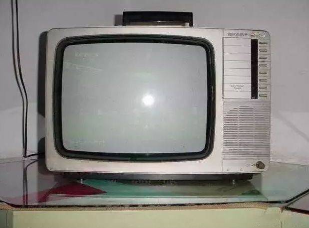 1978年8月正式更名为甘肃电视机厂,仍生产黑白电视机.