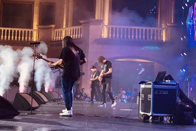 激情点燃盛夏!2019半月湾国际沙滩音乐节醉摇