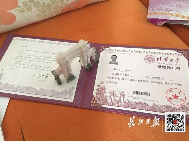 大学录取通知书开始派送,武汉大学的让网友酸了!