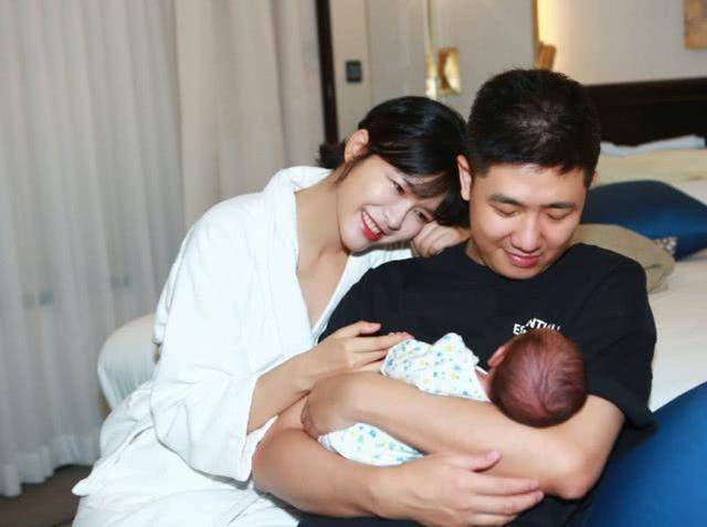 李艾产后42天复查,透露儿子长十公分,老公张徐宁却长胖不少