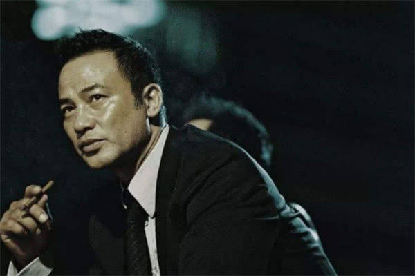 香港真正的大佬,连向华强都要礼让三分,却对赵