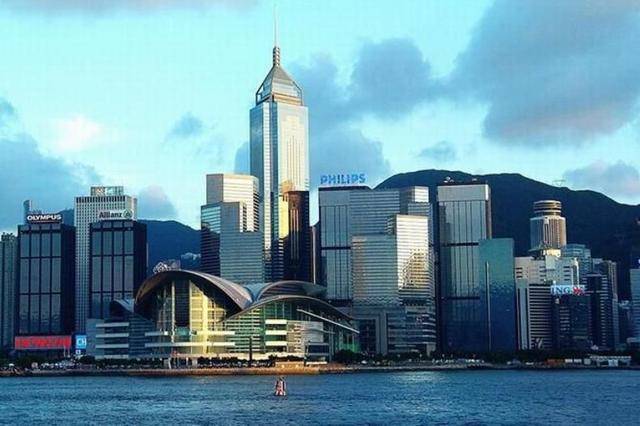 香港三座最高的大厦,第一高楼不到500米,在国内仅排名