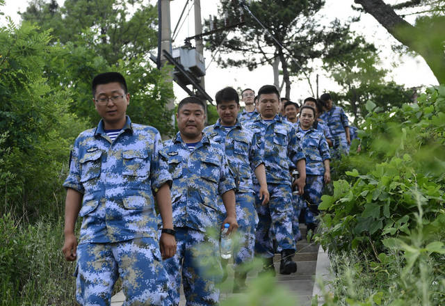 刚别了海洋岛,我们来到负有全国百强镇之名的獐子岛.