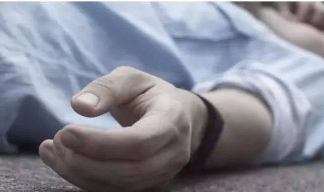 29岁男子醉酒猝死,清晨被发现,酒后做4件事,是