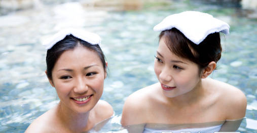 日本男女共浴令人尴尬,假如女游客去日本泡温