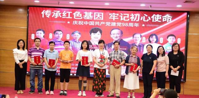 毛小青和著名表演艺术家舒耀瑄应邀参加北下关街道举行的"百家信读书