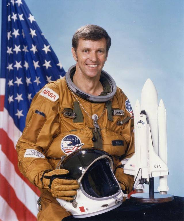 迈克尔柯林斯(michael collins)空军少将,阿波罗11号登月指挥舱宇航员