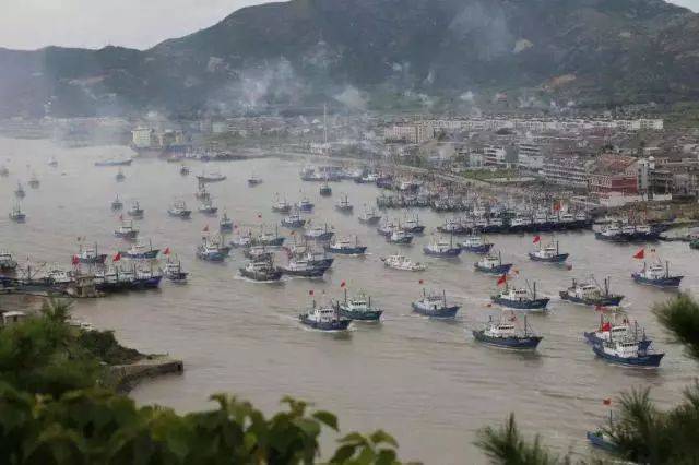 小长涂岛是舟山群岛北部的海港岛屿,位于岱山县长涂镇,这里地处长江口