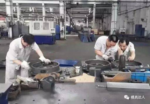 模具厂总是留不住人看这位模具车间主管的留人绝招我服了