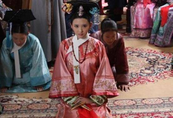 甄嬛传:宜修实力有多恐怖?祺嫔被杖毙时,一句话逼得安陵容自尽