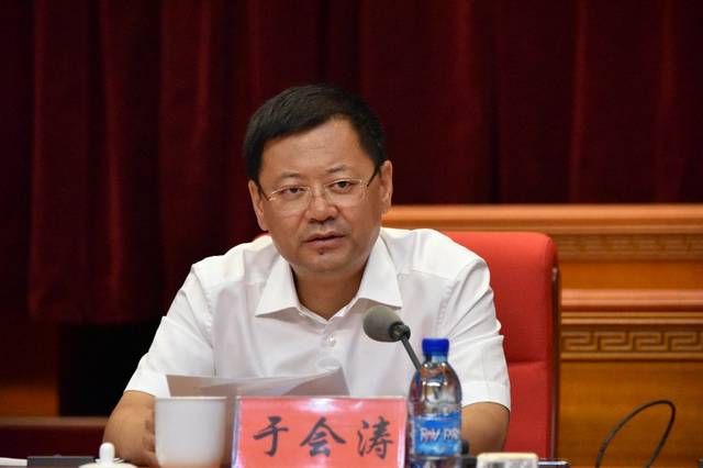 区政府副区长刘晓辉宣读表彰决定 7月17日,通辽市科尔沁区教育体育