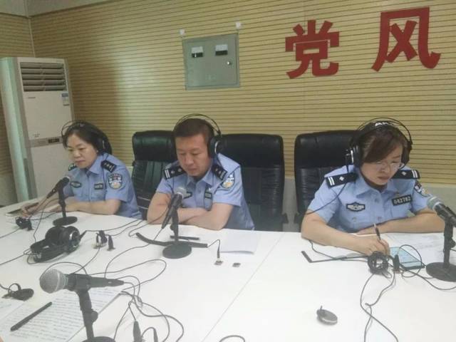 市公安局党委委员副局长杨波参加党风政风热线节目