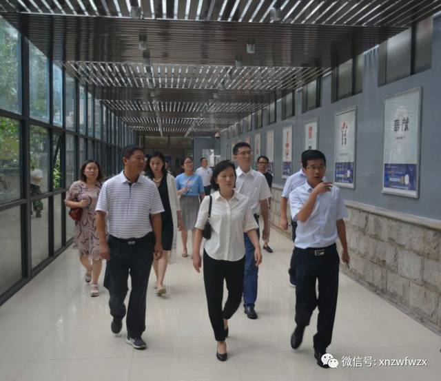 咸宁市委常委,宣传部长闫英姿同志陪同省文明办领导一行 莅临市政务