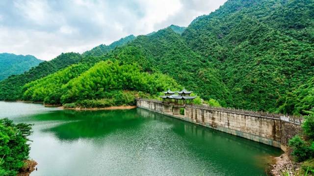 7月18日至9月18日,大中小学生游览江西4a级以上景区免收大门票.