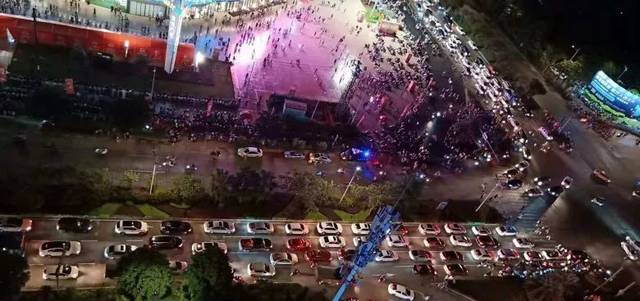 钦州吾悦广场商业综总面积达60万㎡,是钦州最大的商业综