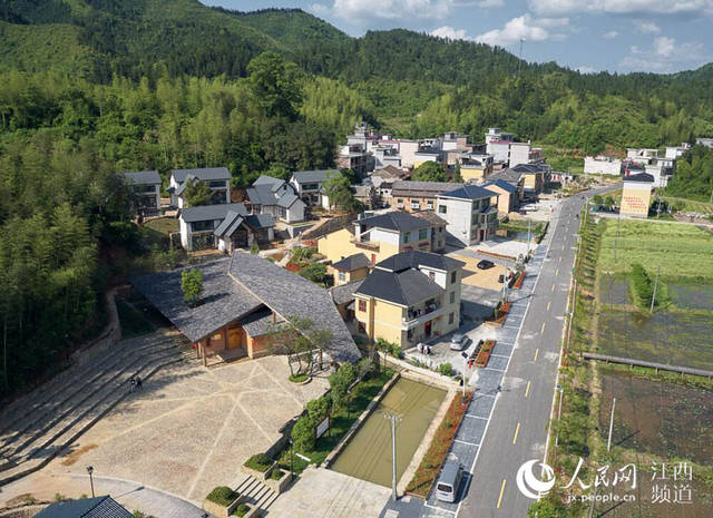 【网络名人再走长征路】井冈山大仓村 红色旅游助脱贫