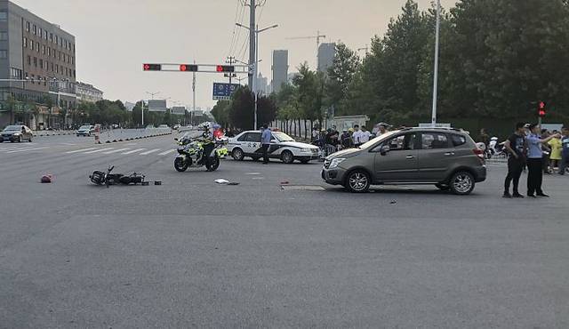 接到报警后 安庆市公安局交警支队 道路交通事故处理中心民警