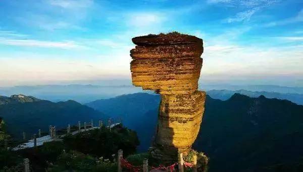 贵州全景游:梵净山 黄果树大瀑布,荔波小七孔,西江苗寨,镇远古城动车6