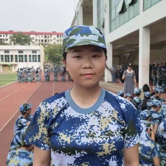 军训并不是一个轻松的过程,它考验了每个人的意志力与集体荣誉感.