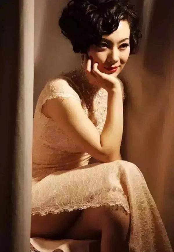 著名导演高希希称赞陈数为"穿旗袍最美的中国女演员".